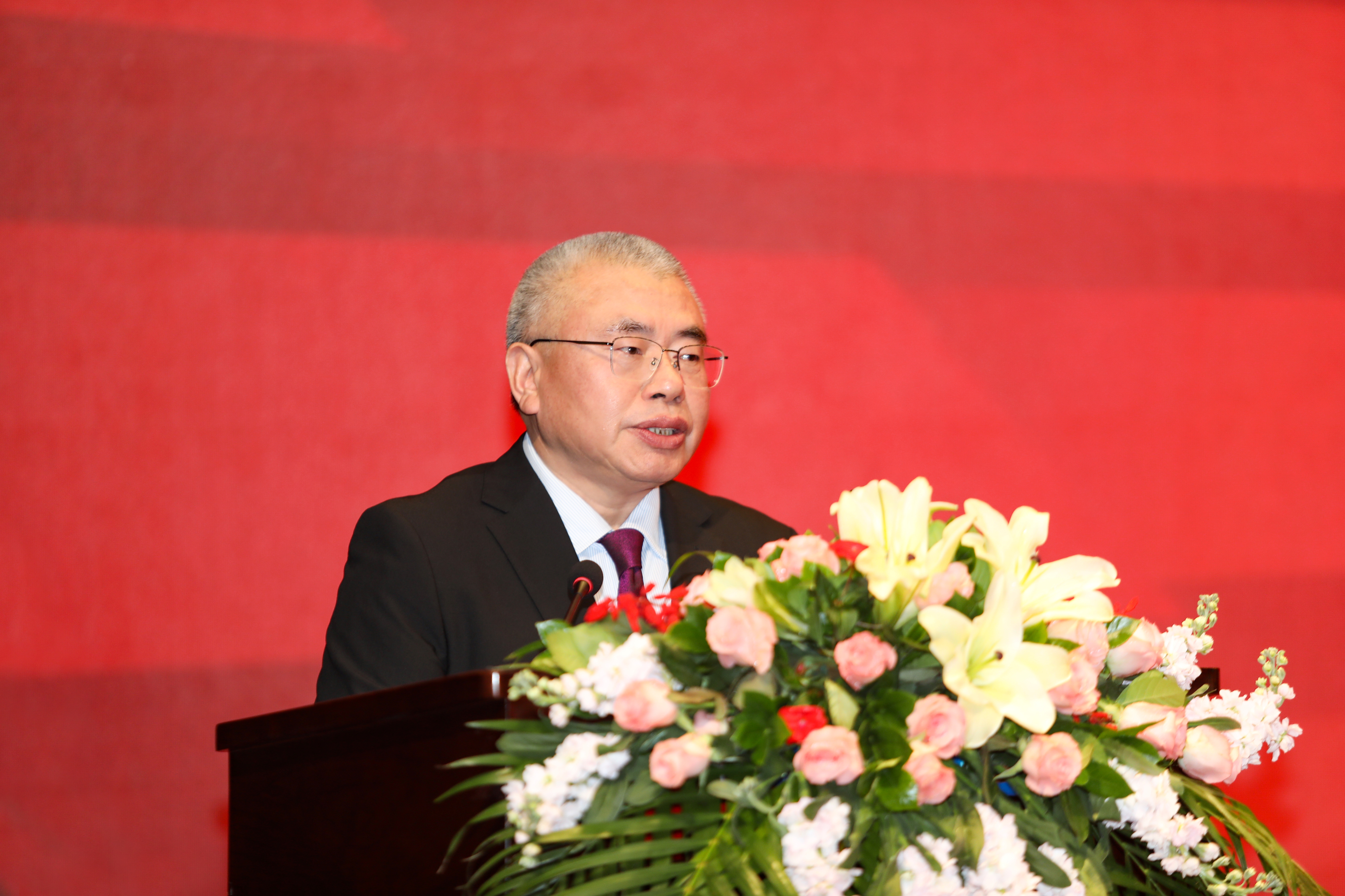 1.集團(tuán)公司黨委書記、董事長(zhǎng)、總經(jīng)理?xiàng)畎矅?guó)作大會(huì)致辭.JPG